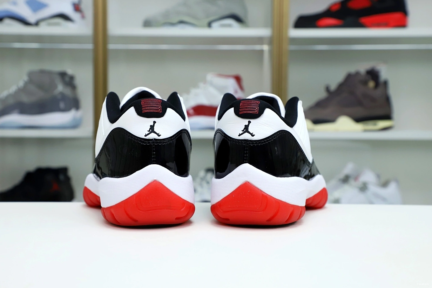 11 LOW BRED AIR WHITE JORDAN 0128